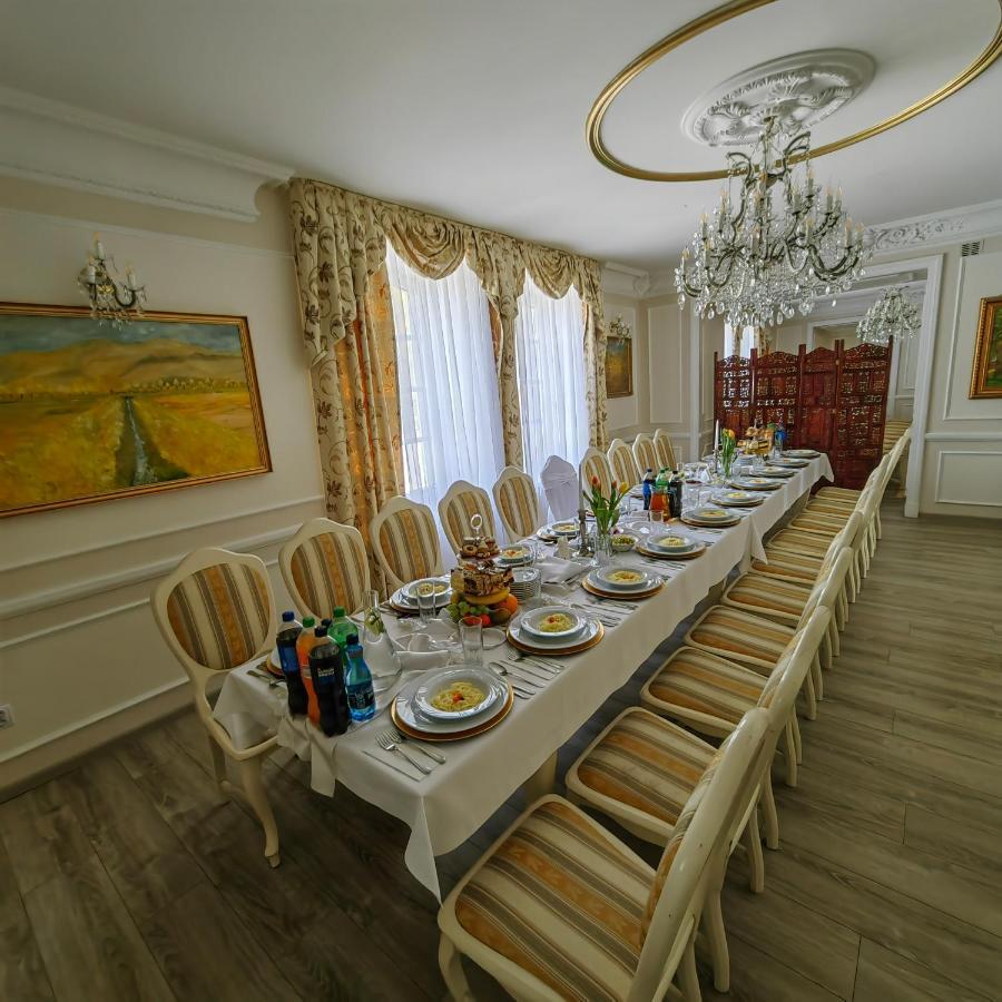 Dworek Wola Ociecka Exteriör bild