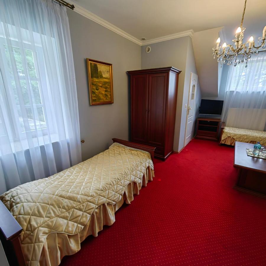 Dworek Wola Ociecka Exteriör bild